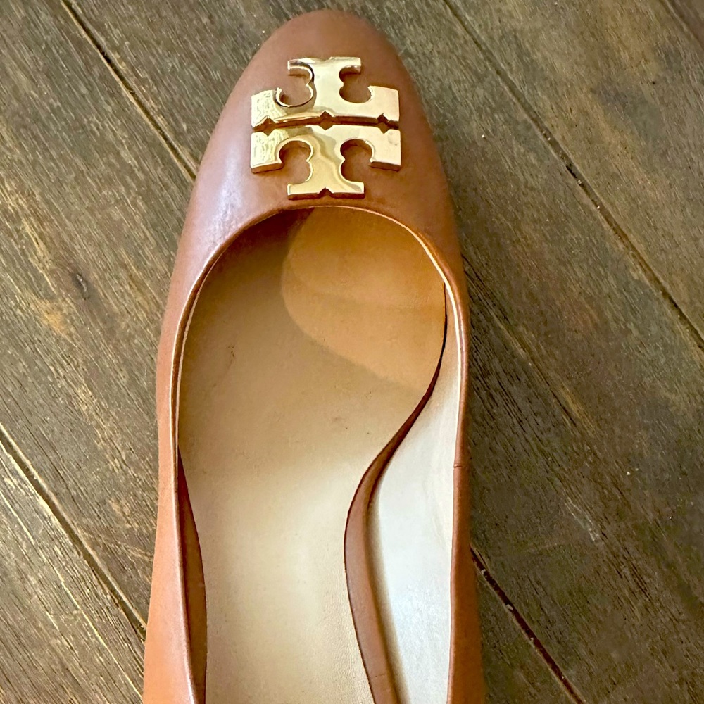 Laura ran 10 1/2 Tory Burch Heels